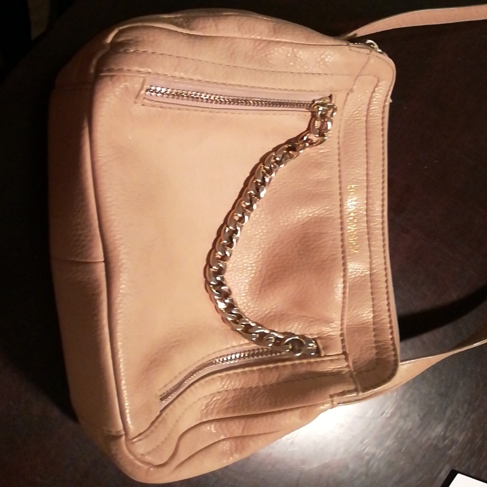 B. Makowsky cross body bag